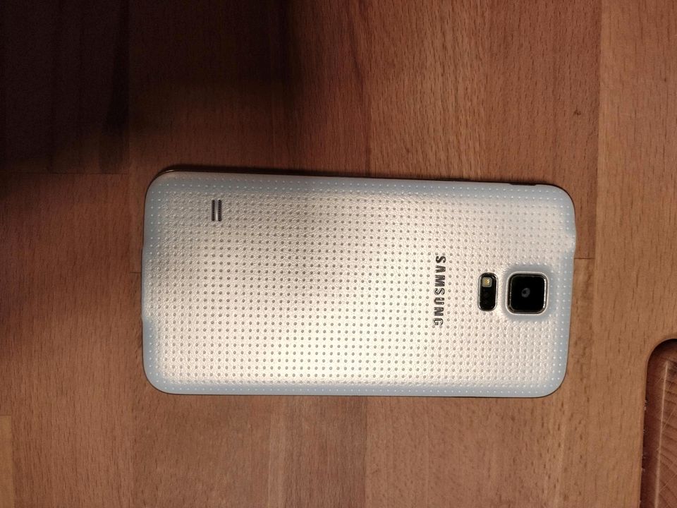 Samsung Galaxy S5 SM-G900H in Weiss in Menden