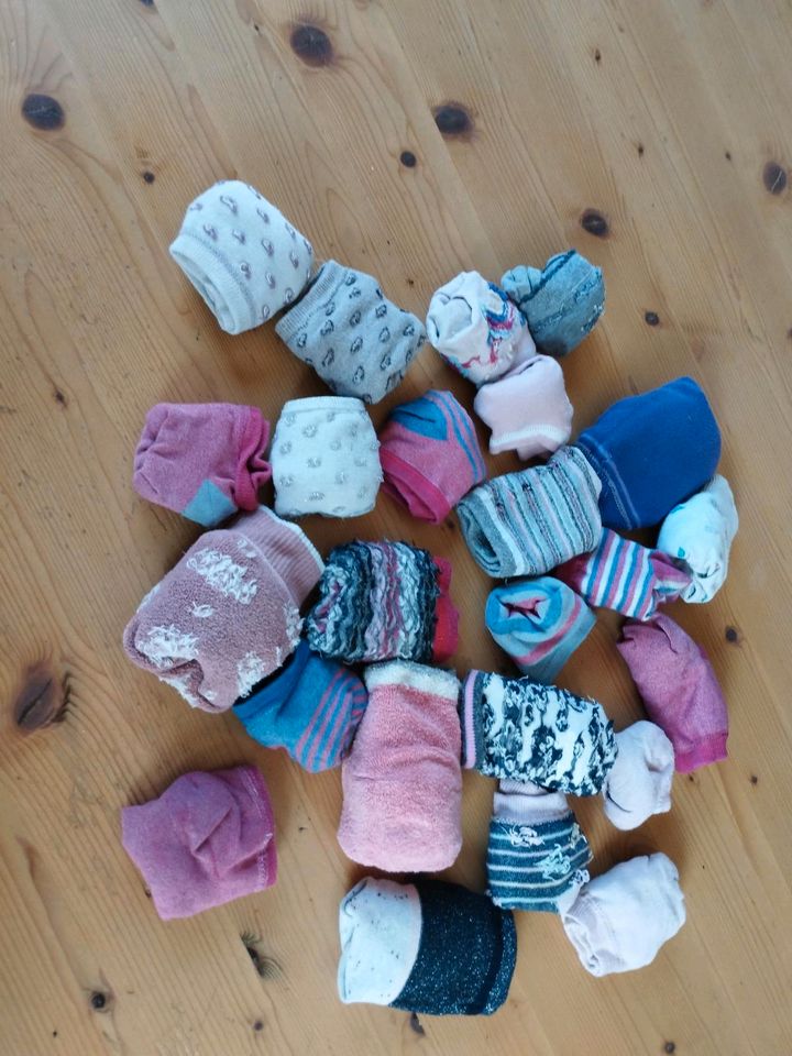 24x Mädchen Socken bunt gemischt. Gr. 35 - 38 in Syrgenstein