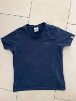 Nike Sport T-Shirt Fitness XS dunkelblau blau Hessen - Oberursel (Taunus) Vorschau
