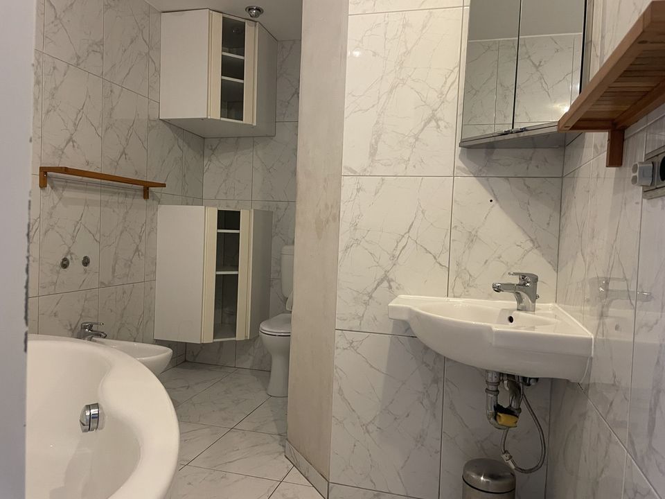 Neuer Preis (6820 €/qm)! Provisionsfrei von privat: 2,5 Zimmer-Altbaujuwel bezugsfrei in bester Lage in Berlin