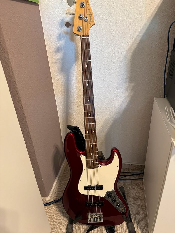 Fender Jazz Bass USA RW Candy Cola in Flensburg