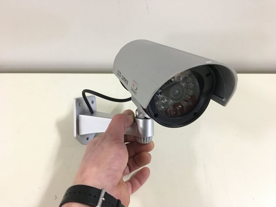 Posten 26 Dummy Fake Überwachungskamera Kamera Attrappe Blink LED in Wildenfels