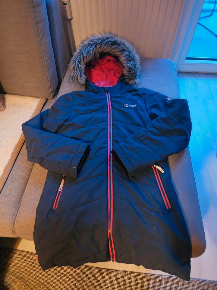 Jacke dick Winterjacke Trollkids Gr 140/146 Mädchen in Hamburg