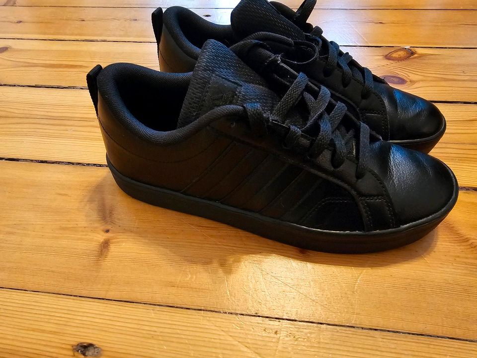 Adidas Kinderschuh , Wie Neu, Gr. 37 1/3 in Berlin