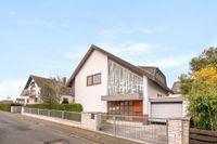 Freistehendes Einfamilienhaus mit Einliegerwohnung in Frankfurt/ Nieder-Eschbach Frankfurt am Main - Nieder-Eschbach Vorschau