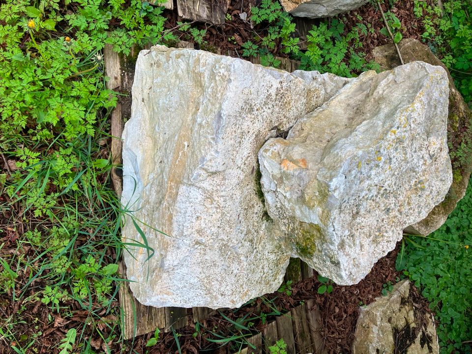 Trockenmauer Sandsteine Bruchsteine Jura Sand in Postbauer-Heng