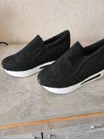Ein paar schwarze Slipper Schuhe Berlin - Lichtenberg Vorschau