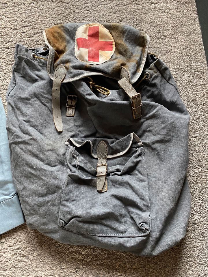 DDR Deutsches Rotes Kreuz Konvolut Rucksack Jacke Uniform in Lohne