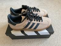 Adidas Gazelle Gr 37,5 UK 4,5 beige schwarz NEU Bremen - Borgfeld Vorschau