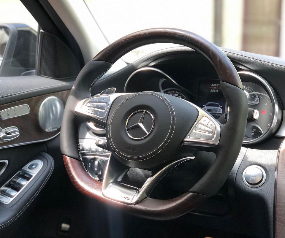 LE TEF Holz Lenkrad für Mercedes-Benz AMG C63 CLS63 GLE63 GLS63 A in Stuttgart