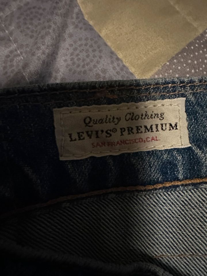 Levi’s Hose Jeans in der Größe m in Frankfurt am Main