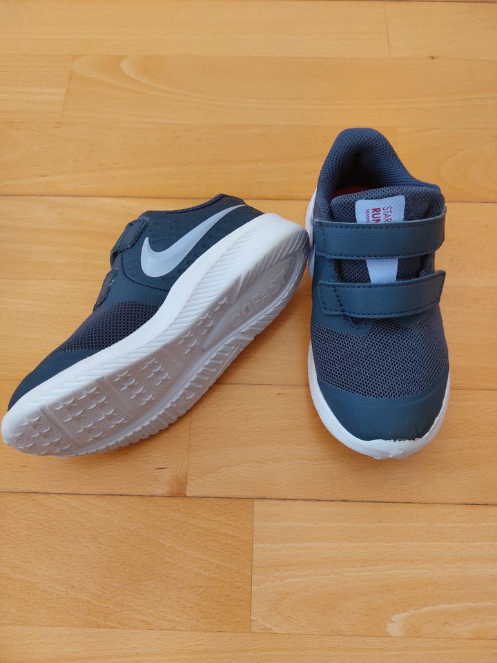 Nike Kinderschuhe, Größe 26 in Weidenberg