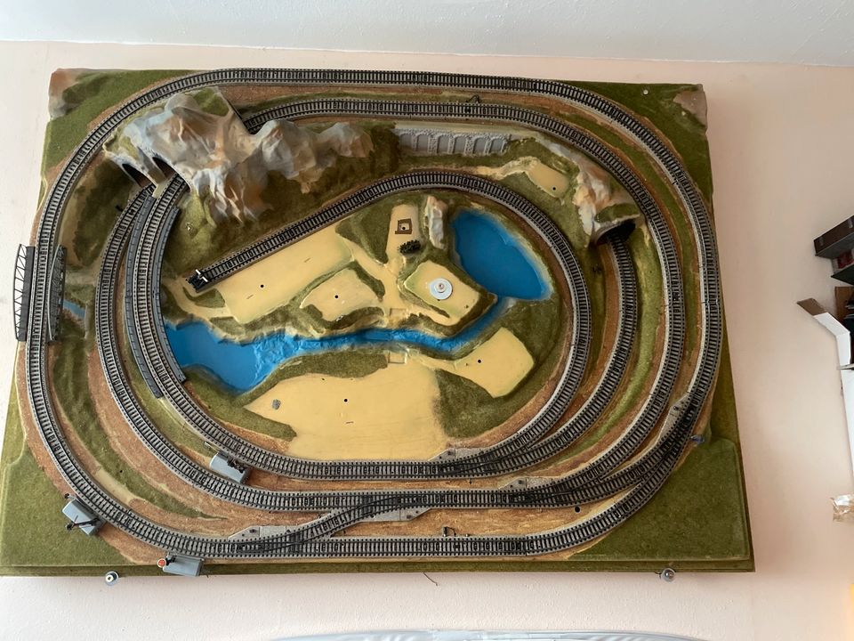 Märklin HO, Modellbahn, Modell Brauneck mit Lok und Wagons in Fahrenbach