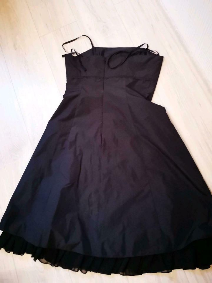 Wunderschönes Abendkleid Kleid rockabilly Tüll schwarz von Swing in Wusterwitz
