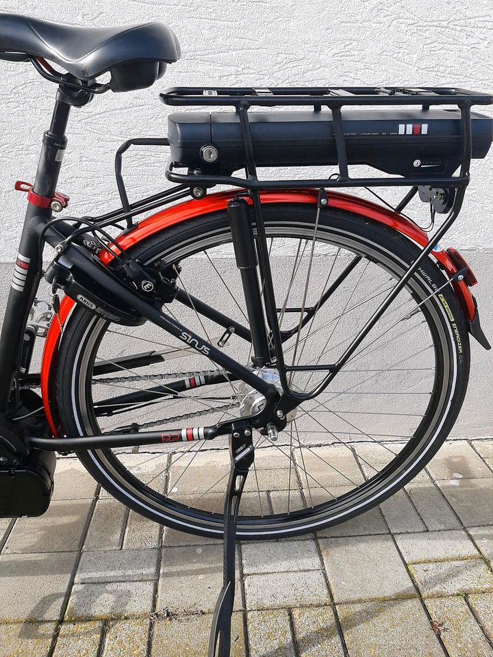 Ebike Sinus in schwarz/rot in Schiltberg