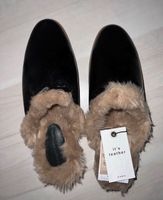 Neu mit Etikett Zara Schuhe Slippers Leder mit Kunstfell schwarz Bayern - Augsburg Vorschau