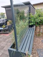 Windschutzwand aus Glas mit Pflanzkasten und Bank auf Rollen Hessen - Weiterstadt Vorschau