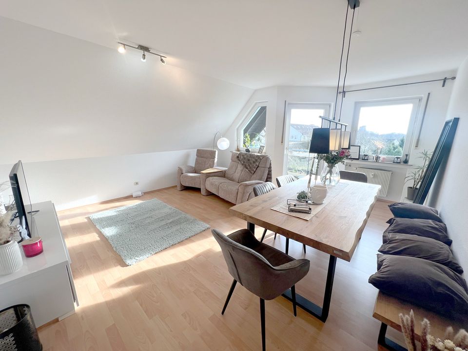 SCHADE IMMOBILIEN - Toller Weitblick - schöne 2-Zimmerwohnung mit Balkon und Stellplatz! in Lüdenscheid