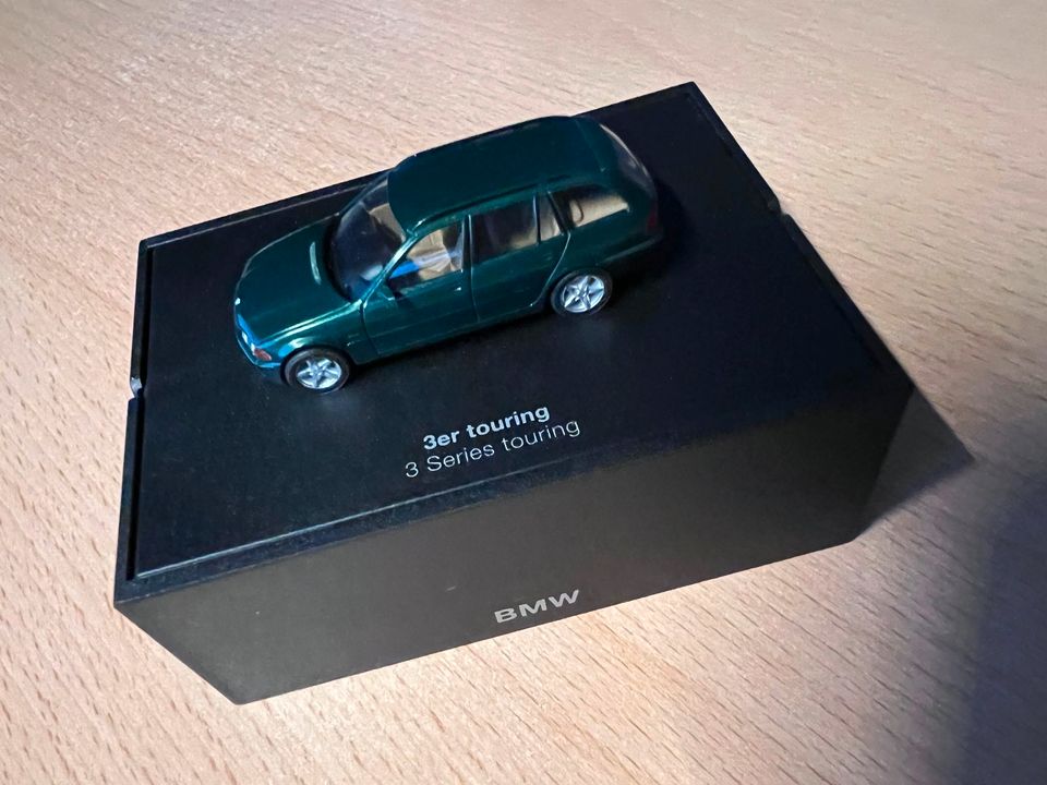 Modellauto BMW 3er Touring E49 1:87 OVP in Hünfeld