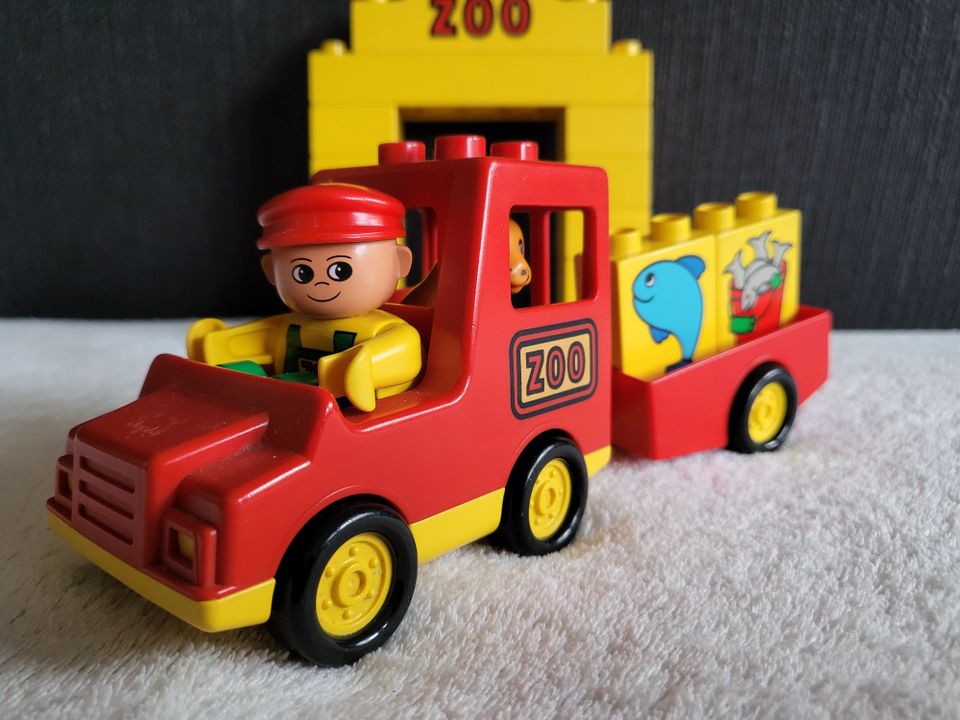 Lego Duplo Zoo - Eingang mit Fahrzeug, Figur, Löwenbaby in Kempten