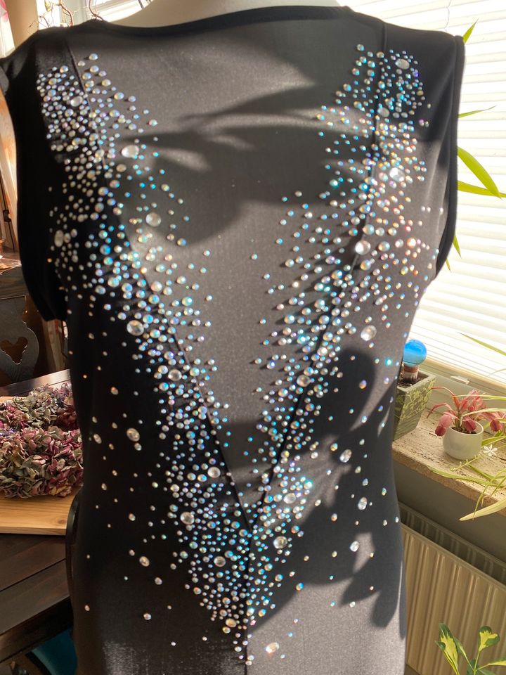 Schwarzes Kleid Größe 40/42 mit Glitzersteinchen in Büdelsdorf