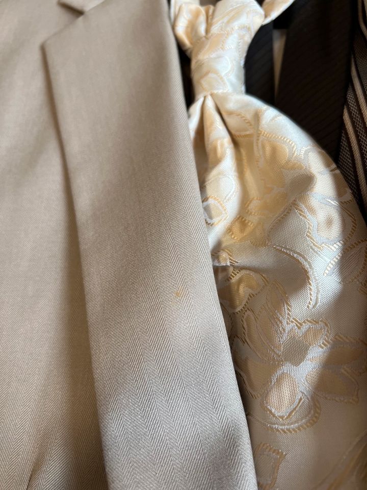 Anzug 4teilig - Sakko Weste Hose Krawatte gr. 48 beige Braun in Neustadt (Dosse)