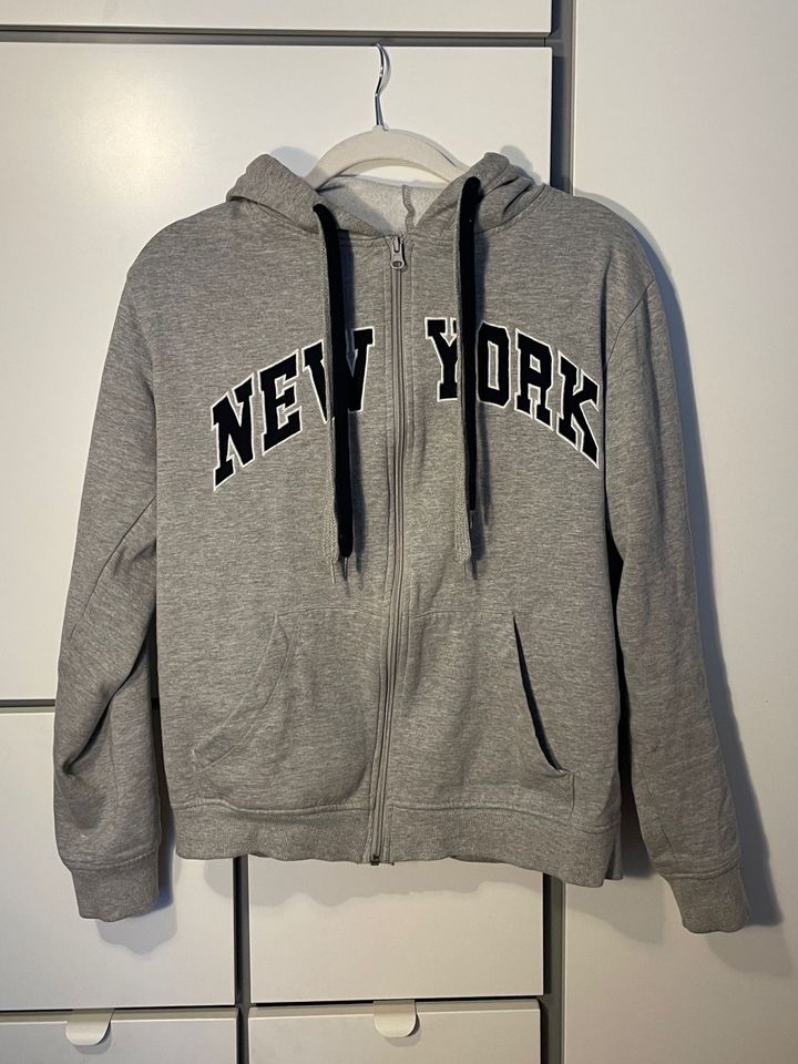 Hoodie grau Reissverschluss New York in Berlin