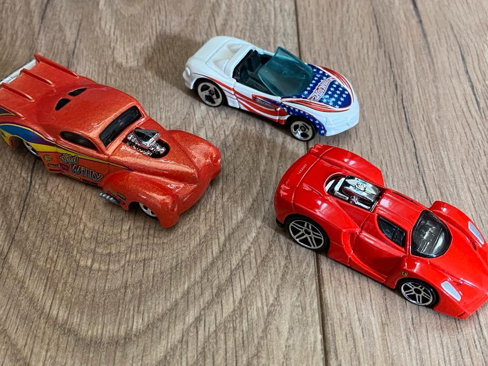 Hot Wheels Auto Spielzeug Set 40 Teile & neuwertiger Zustand in Raisdorf