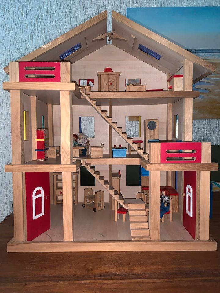 Puppenhaus aus Holz + Möbel in Bottrop