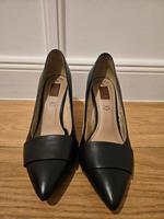 S. Oliver Premium Leder-Pumps, schwarz, Büro, Gr 40 – Top Zustand Berlin - Wilmersdorf Vorschau