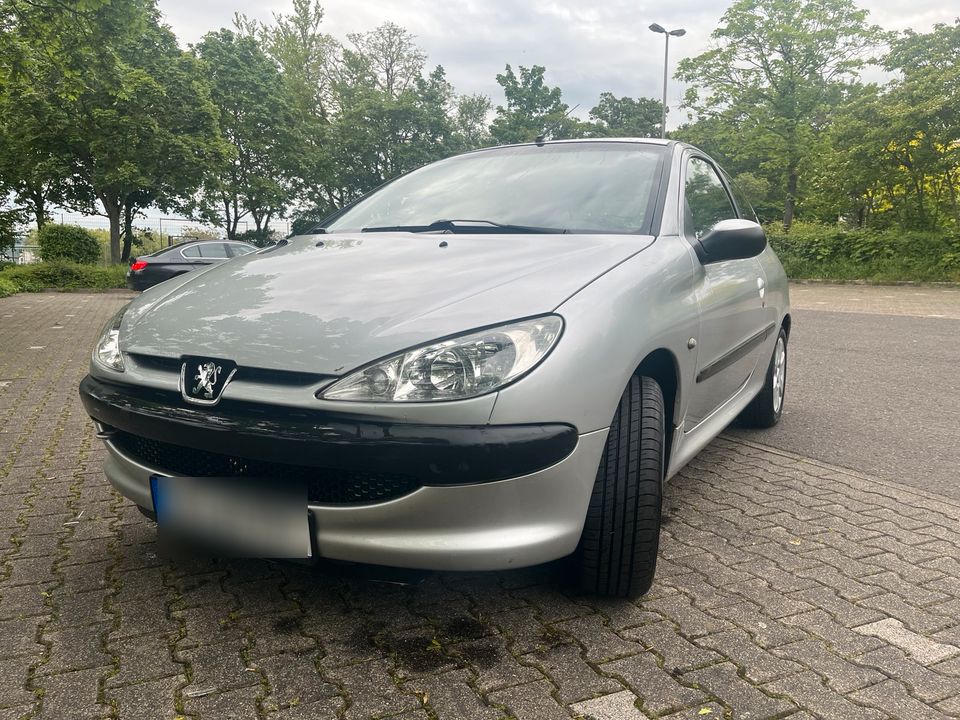 Peugeot 206 guter Zustand 20 Jahre alt in Wiesbaden