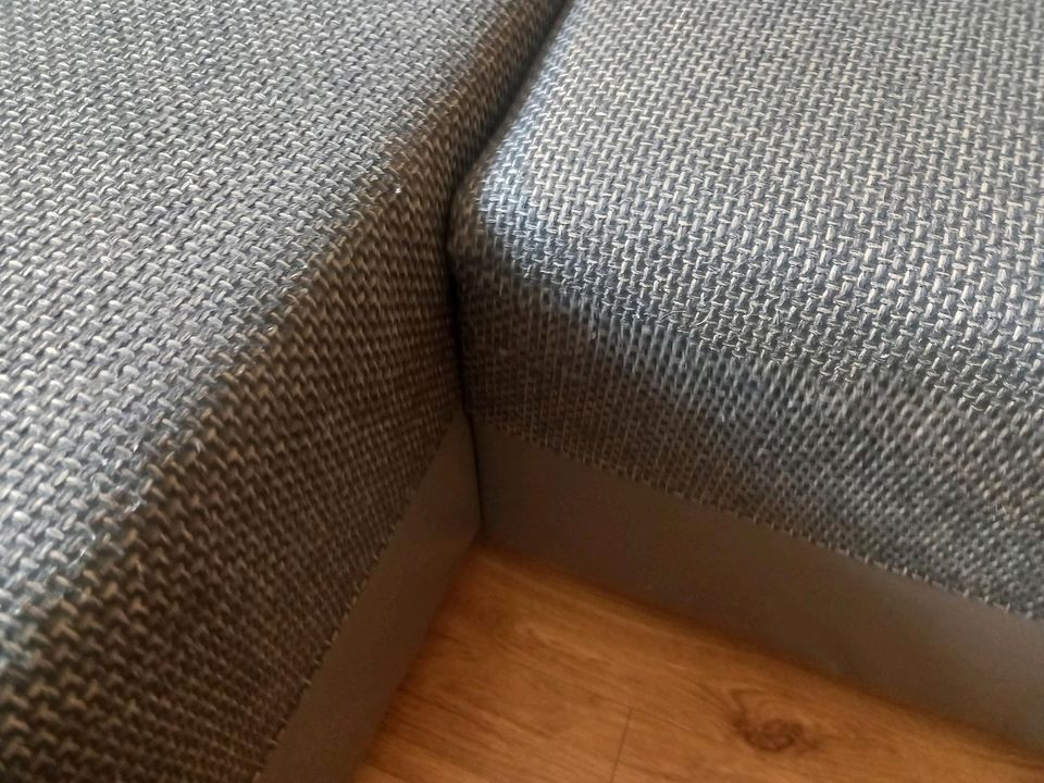 Couch mit viele Kissen schönen Feste Bast Matrial und Kunst Leder in Frankfurt am Main