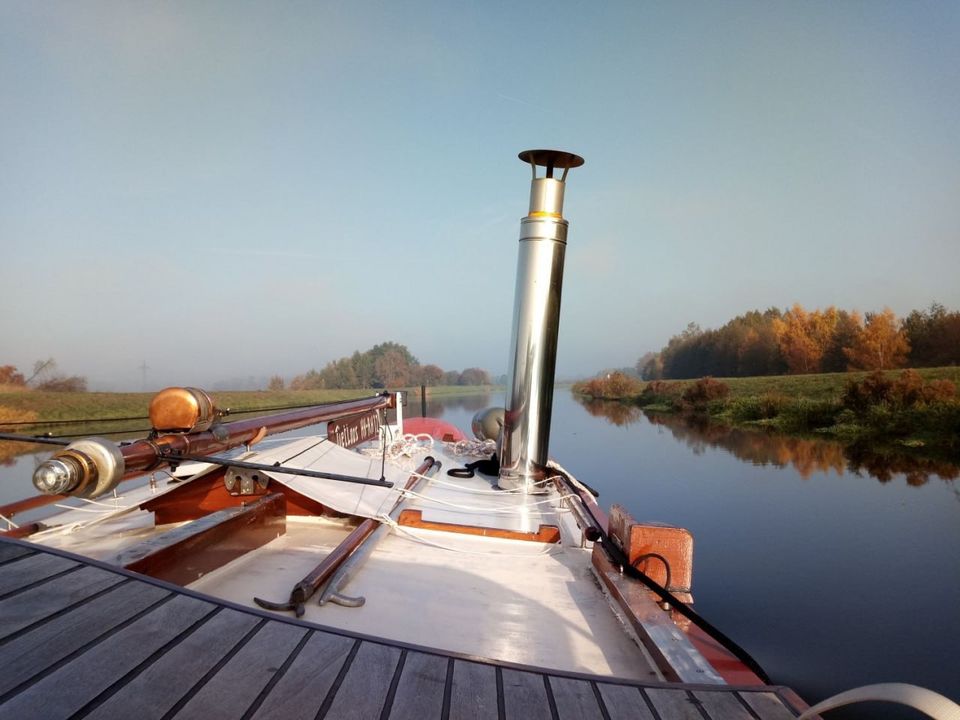 Plattbodenschiff, Kajütboot, Motorboot in Hamburg