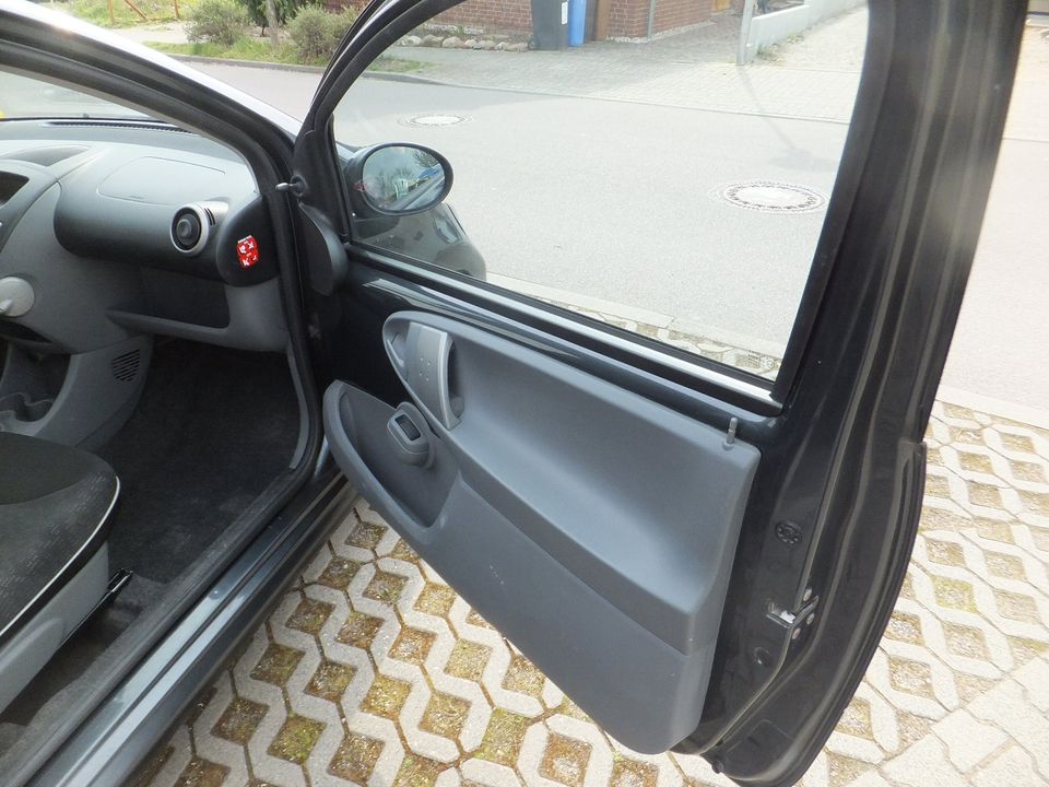 Peugeot 107 mit neuen TÜV +AU viele neuteilen bitte Lesen Klima in Schkopau