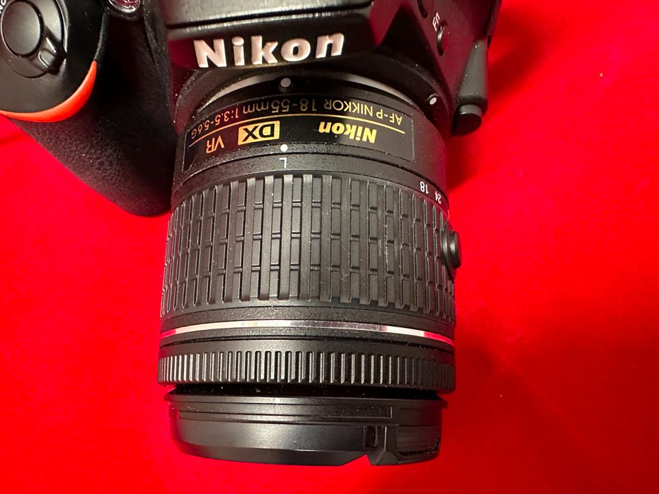 Nikon D5600 Spiegelreflexkamera AF-P DX Nikkor 18-55mm f/3.5-5 in Mühlhausen