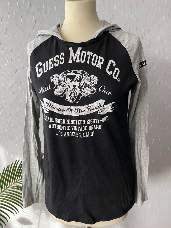 Guess Langarm-Grafik-T-Shirt mit Kapuze Gr. S/M in Bremen