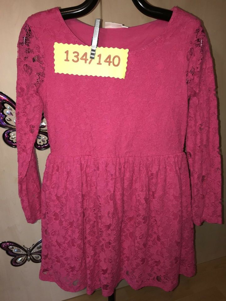 Kleid kurz 134 140 Kleider Set Paket rosa Biene maja H&M in Hermsdorf