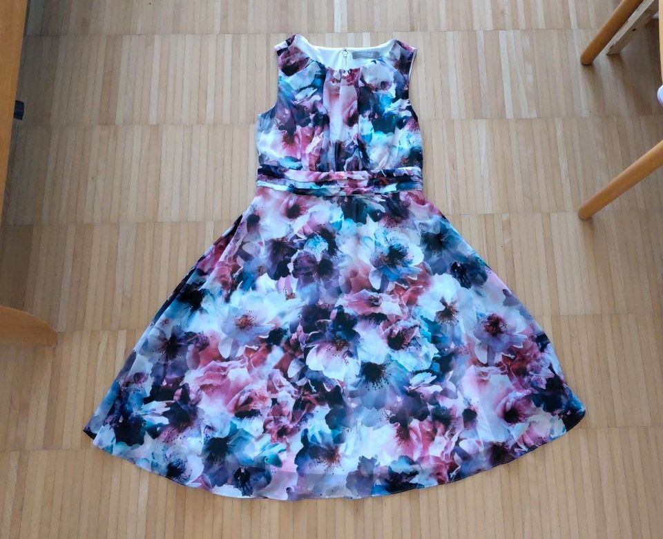 Cocktailkleid Konfirmationskleid Sommerkleid Gr. M 38 lila Blumen in Kissing