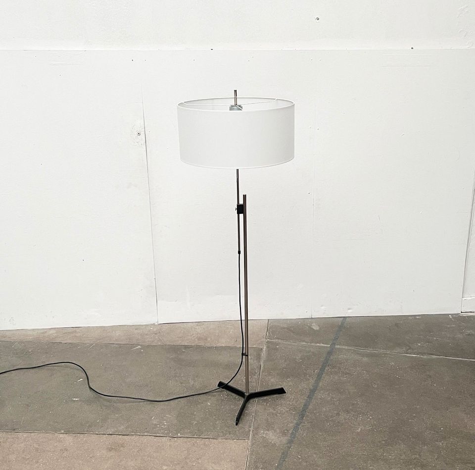 Mid Century Minimalist Tripod Floor Lamp Stehleuchte 60er 70er in Hamburg