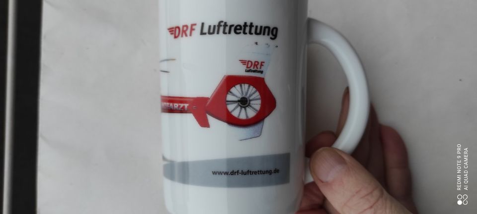 DRF  Luftrettung : 1 Kaffeebecher  /  1 Nadel zum 30 jährigen in Bremen