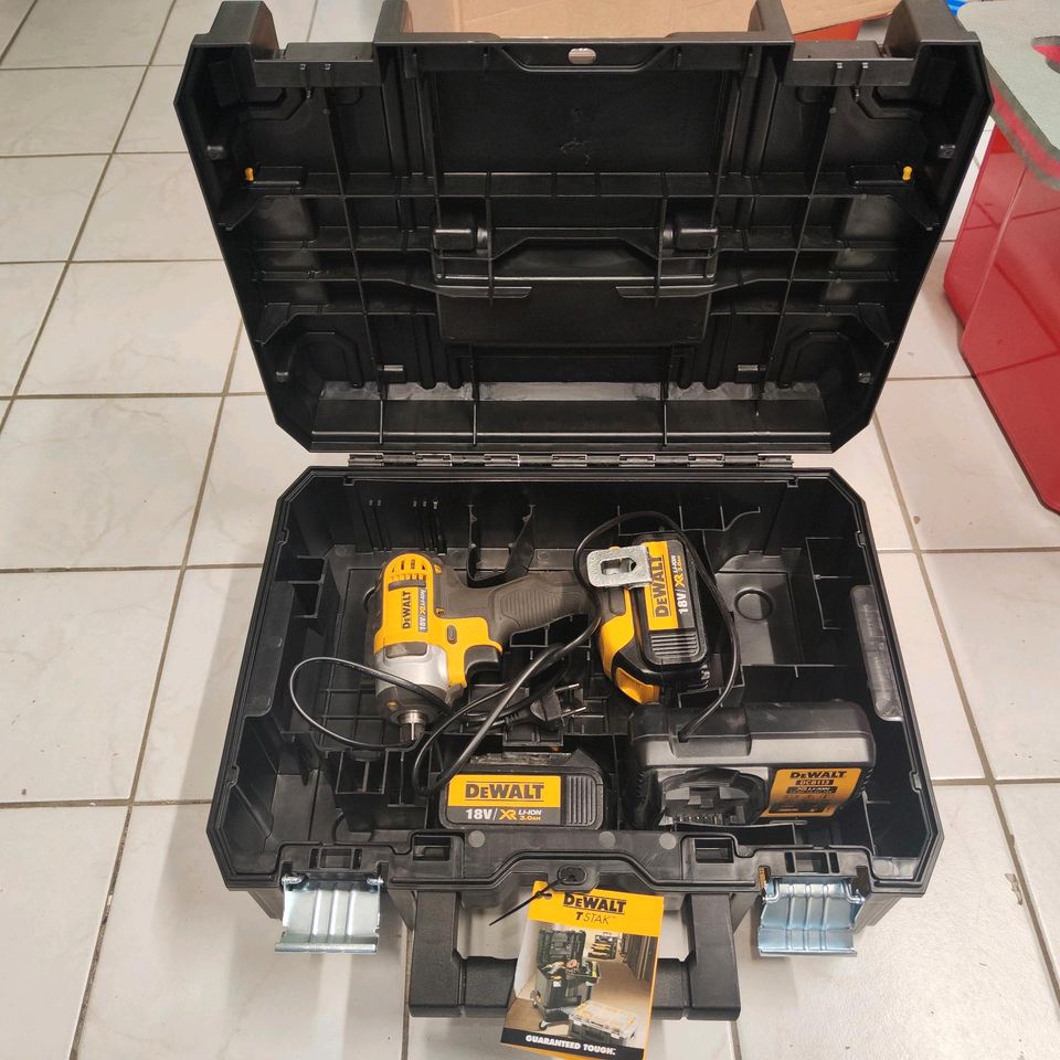 Dewalt 18 Volt ½“ Akku-Schlagschrauber DCF880N, Ladegerät, 2xAkku in Igersheim