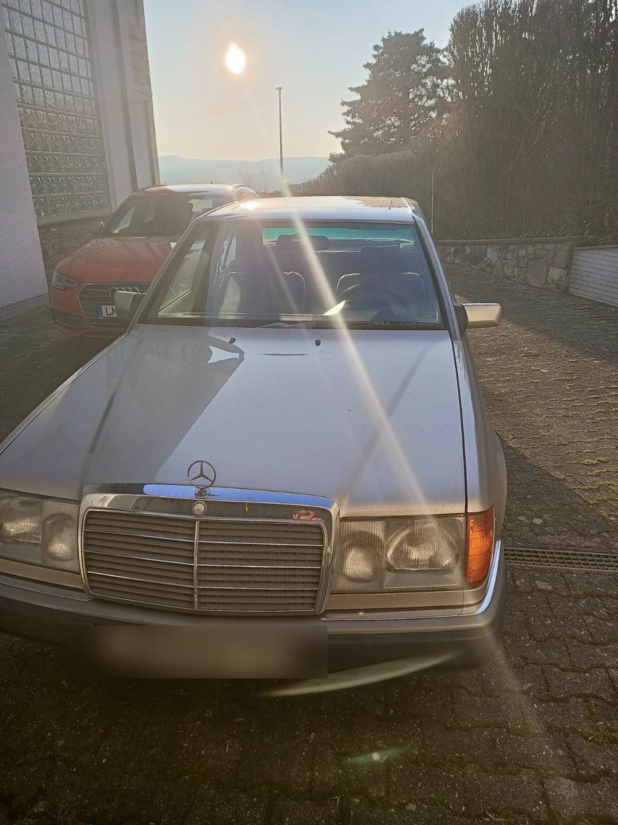 Abbildung des Autos Mercedes-Benz 260