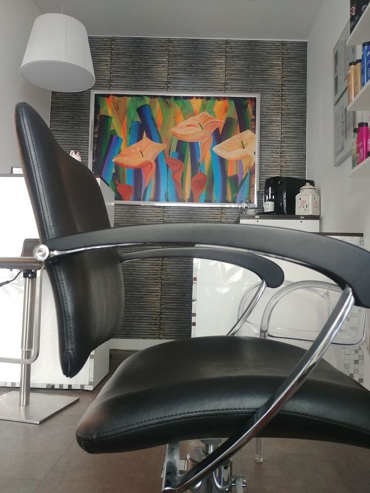 STUHLMIETE IN EINEM RENOMMIERTEN FRISEURSALON ! in München