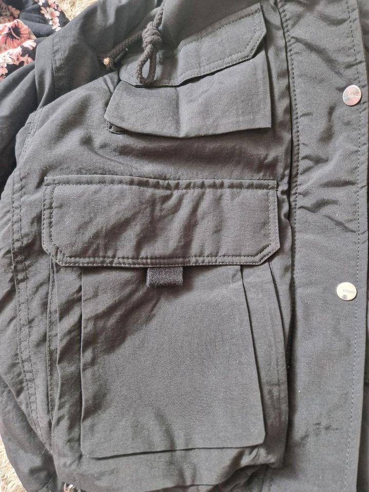 Bershka Jacke S neu in Gröningen