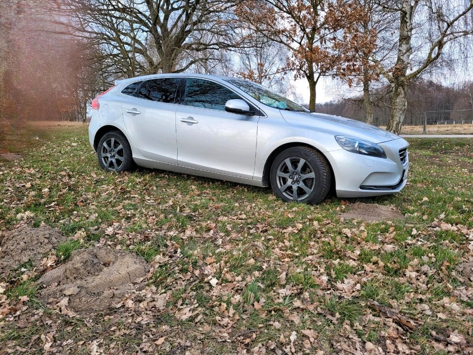 Volvo v40 Momentum D3 in Krakow am See