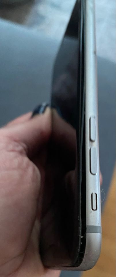 Iphone 6, 64 GB, defekt, an Bastler in Düsseldorf