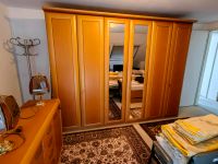 Komplett Schlafzimmer mit Kommode Bett und Kleiderschrank Mecklenburg-Vorpommern - Neubrandenburg Vorschau