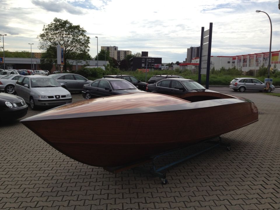 Donzi Mahagoni Holzboot in Köln