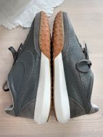 Nike Sneaker 38 Leder graugrün braun weiß NEU Nordrhein-Westfalen - Hürth Vorschau