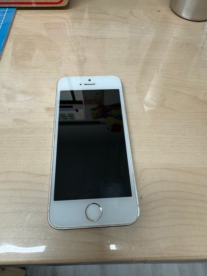 iPhone 5S weiß Silber in Balve